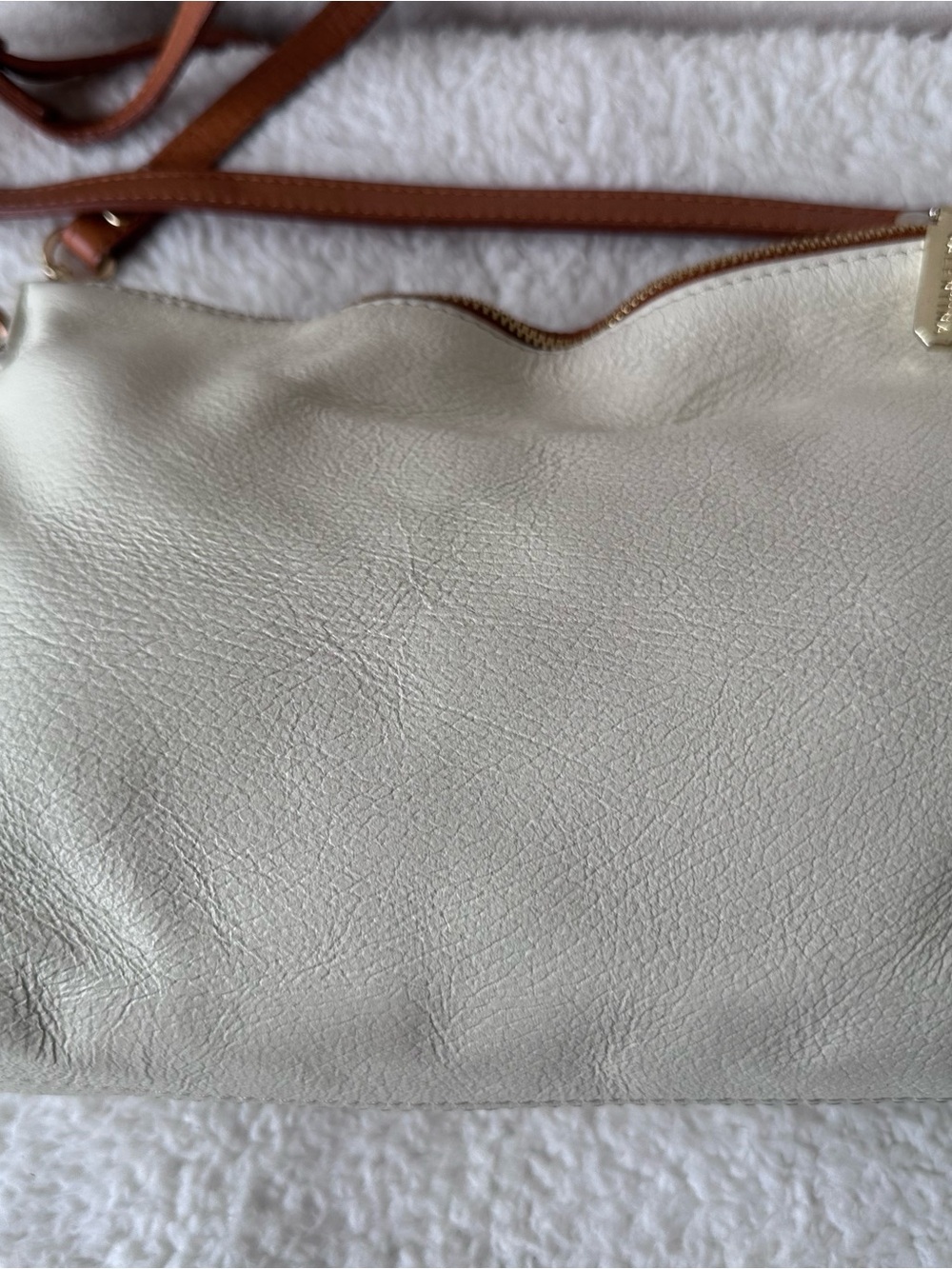 Valentino White Leather Crossbody with Tan Trim and Gold Hardware - Picture 4 of 9